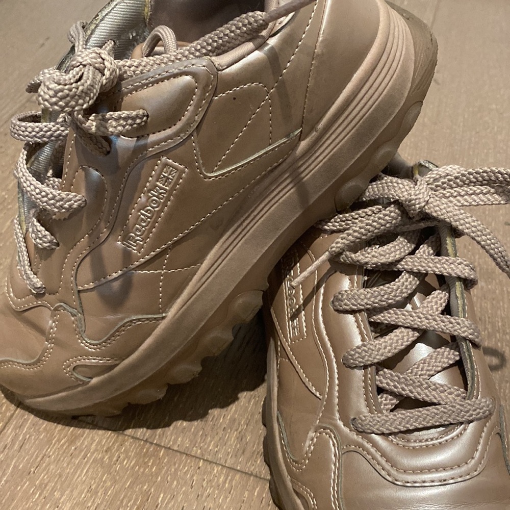 SPECIAL EDITION Rose gold CARDI B Reebok trainers